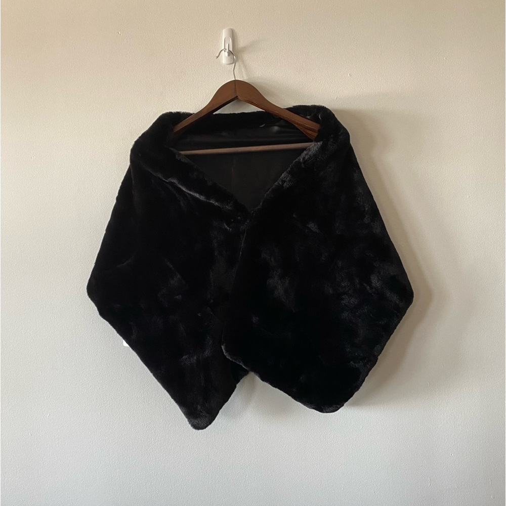 Formal (bridal) shawl black faux fur new with tags